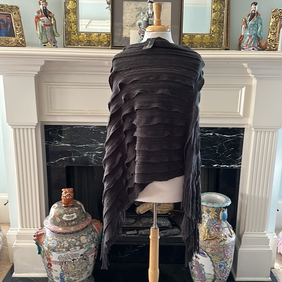 NWT “Max Edition” asymmetrical unique poncho sweater - Picture 4 of 5